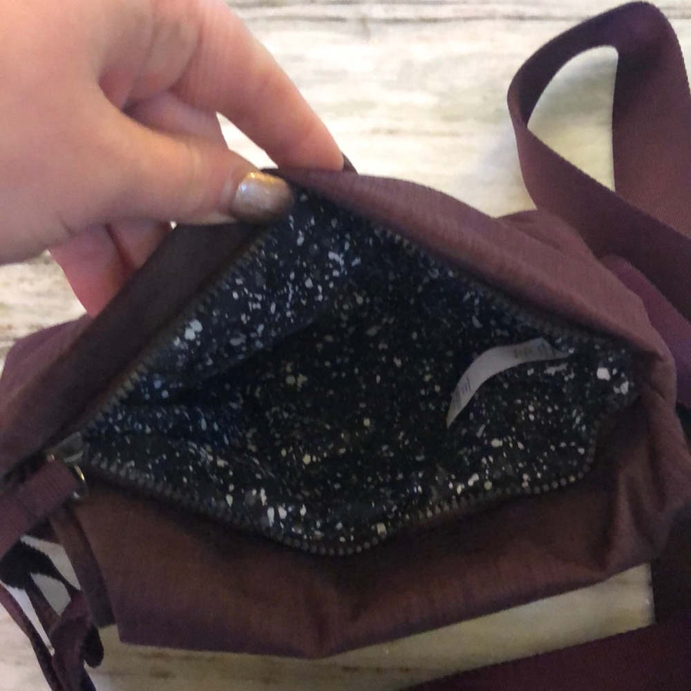 SOLD 🍋 Lululemon Crossbody Burgundy Purse - Picture 4 of 4